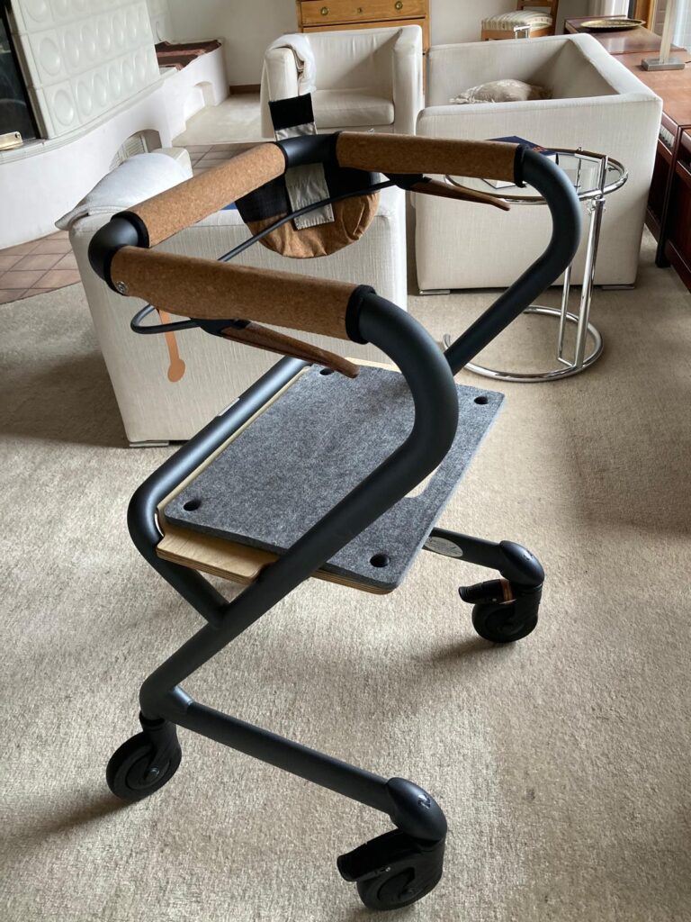 Teilen Rollator für die Wohnung, NEU mit Hand und Fußbremse, Sehr stabil