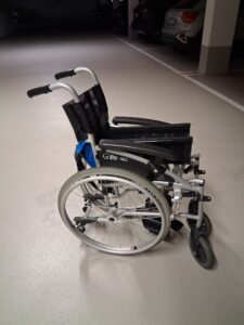 Leichter, klappbarer Rollstuhl