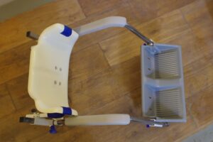 Toilettenstützgestell mit Rückenlehne, Armlehnen und Fußstütze