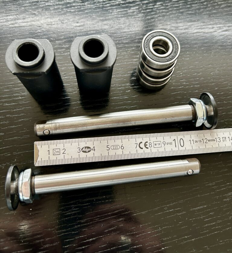 2 x Rollstuhl-Steckachsen 12mm, mit 2 Aufnahmen u. 4 Kugellager