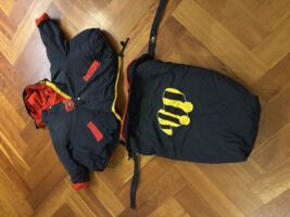 Sitzschalenjacke mit Beindecke