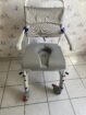 Dusch- und Toilettenrollstuhl - Dusch- und Toilettenrollstuhl