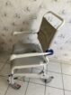 Dusch- und Toilettenrollstuhl - Dusch- und Toilettenrollstuhl