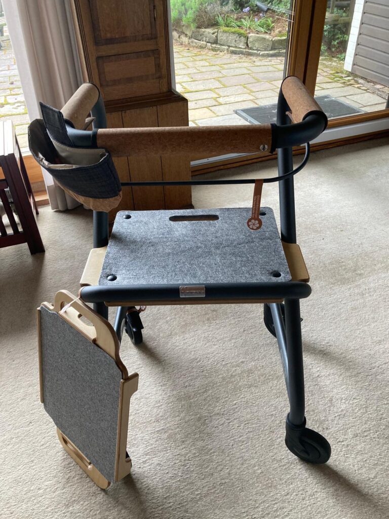 Teilen Rollator für die Wohnung, NEU mit Hand und Fußbremse, Sehr stabil